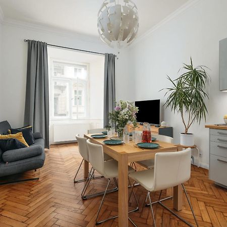 Comfortable And Cosy Apt A Few Steps From Dancing House And Naplavka Dance Praga Zewnętrze zdjęcie