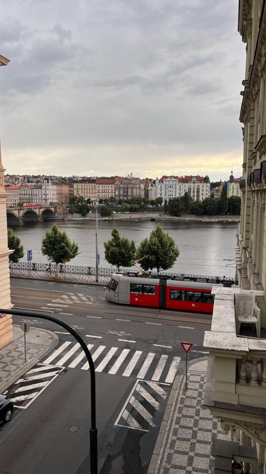 Comfortable And Cosy Apt A Few Steps From Dancing House And Naplavka Dance Praga Zewnętrze zdjęcie